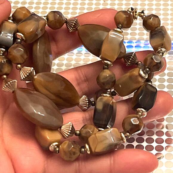 Vintage Brown Tan Acrylic Bead Gold Tone Spacer Beaded Necklace B#18 - Picture 3 of 11